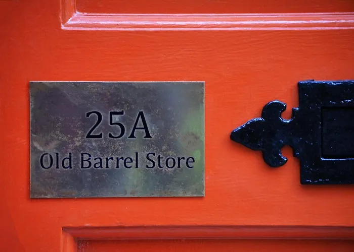 Old Barrel Store - Old Town. Parking & Garden